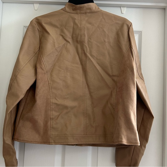 Baccini Women’s Tan Zip-Up Faux Leather Jacket Size XLP - Picture 7 of 7